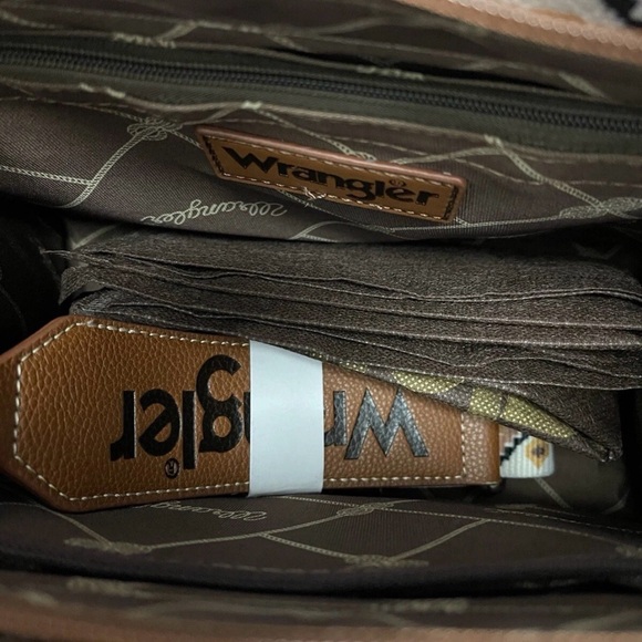 NWT Wrangler Western Boho Aztec Tote Bag/Crossbody + Dustbag WG2202-8120SCF - Picture 8 of 12